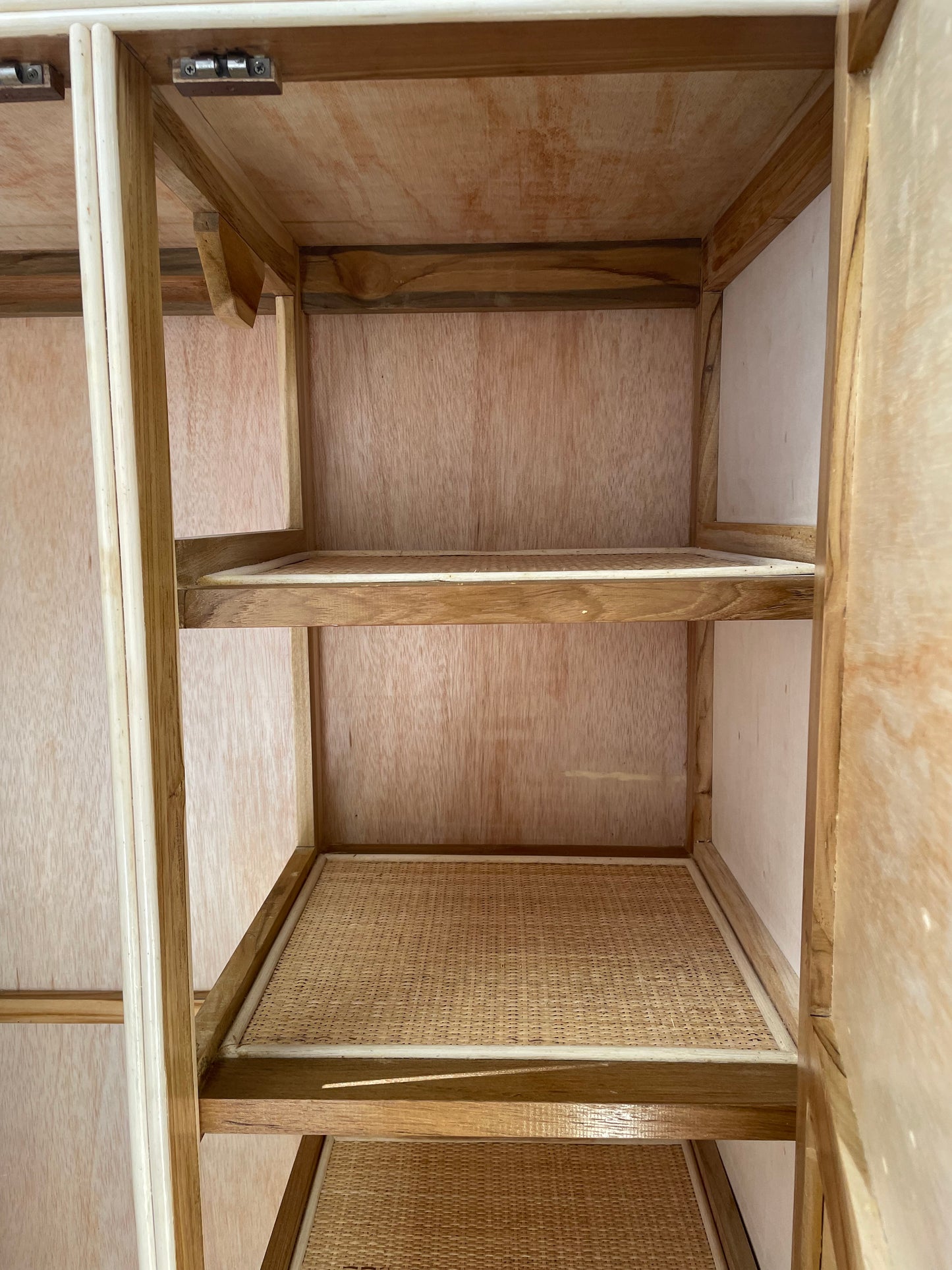 Rotan Kledingkast Amanah