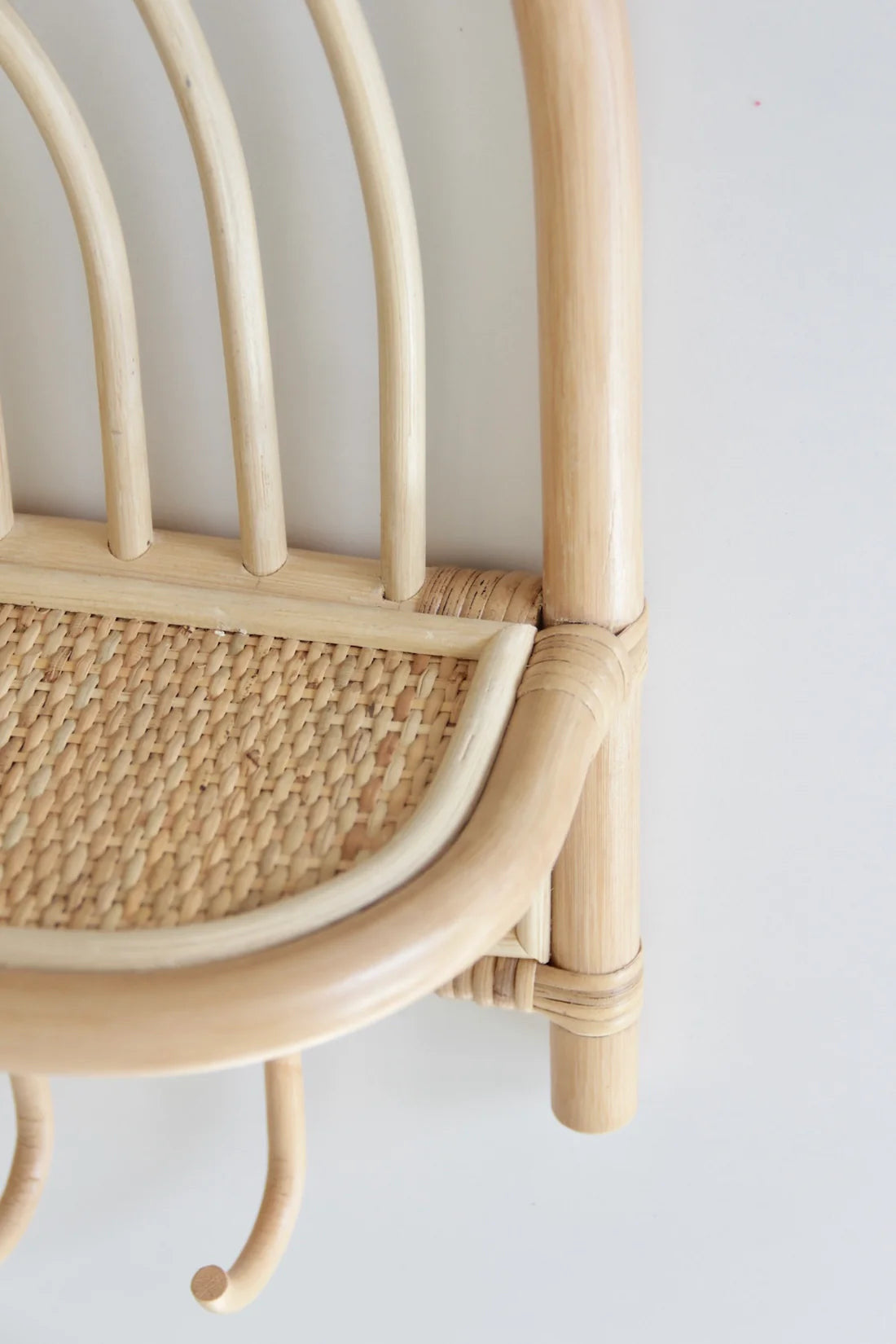 Rotan Wandplank met kapstok Mau